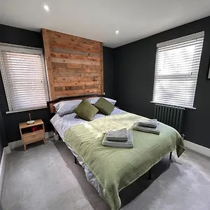 https://city-flat-perfect-for-long-stays-free-parking.brighton-hotels-england.com