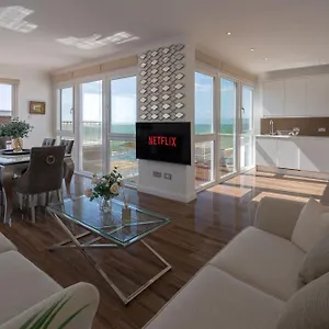 https://central-penthouse-with-roof-balcony-inside-hilton.brighton-hotels-england.com